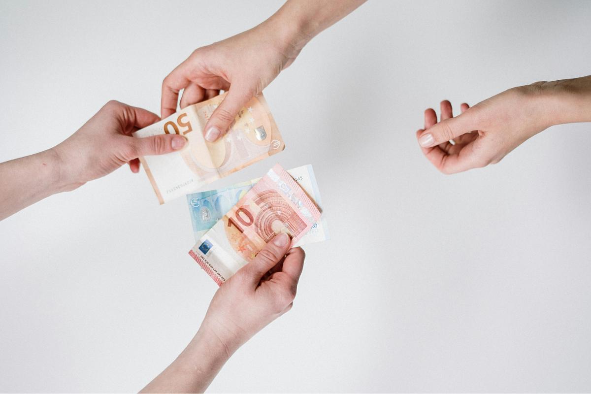 Apklausa atskleidė: daugumai lietuvių finansinį saugumą suteiktų 2–3 tūkst. eurų atlyginimas į rankas.